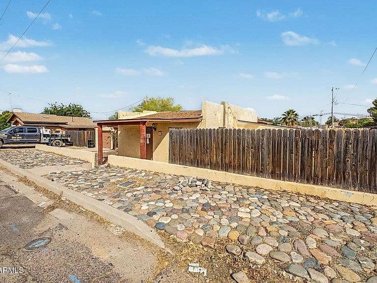 389 W NAVAJO Street photo 3