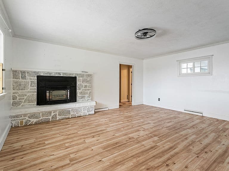 1120 Sierra Rd W photo 4