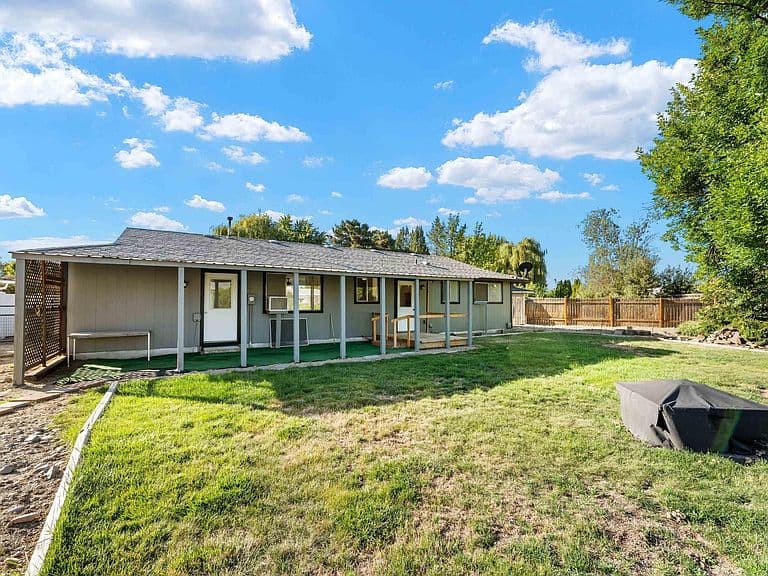312 Carol Pl photo 4