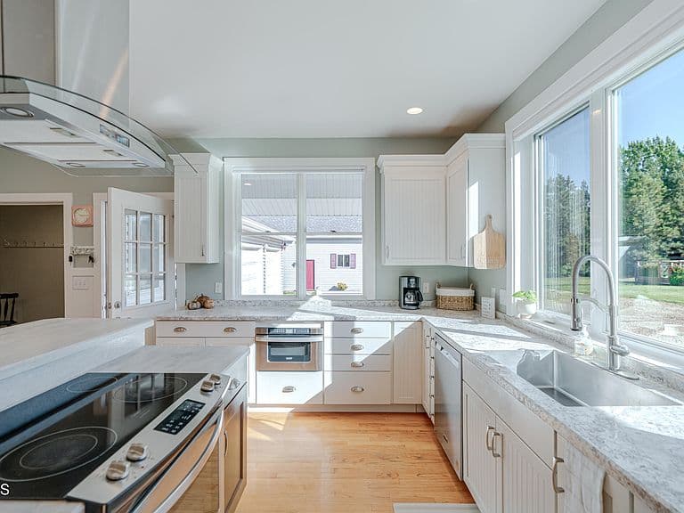 2880 Clover Ln photo 2