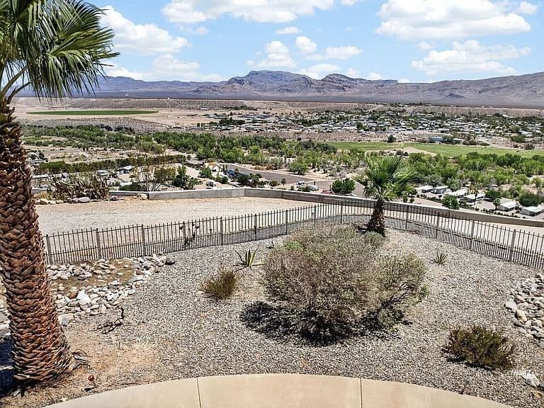 2896 E Sierra Vista Dr photo 5