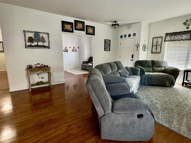 630 E Racine Pl photo 3