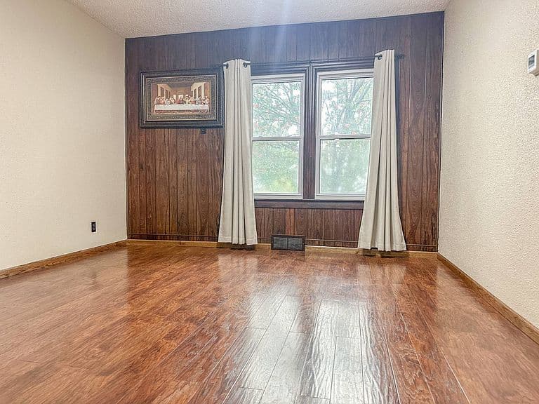 128 E Walnut Ave photo 3