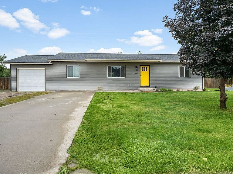 111 River Pl photo 4