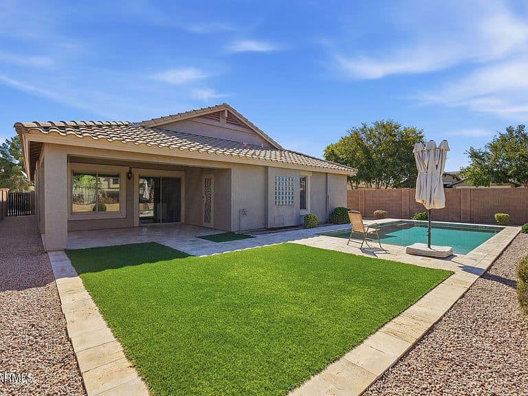 38528 N DAVE Street photo 1