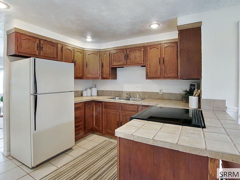 1145 Cathryn Ave photo 4