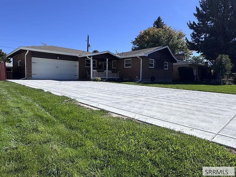 354 Pinon Dr photo 2
