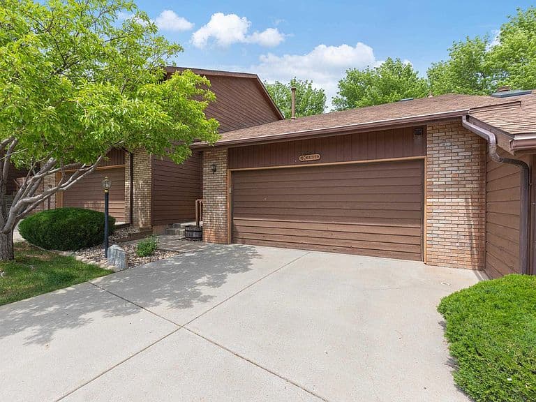 4834 Mountain Springs Ct photo 2