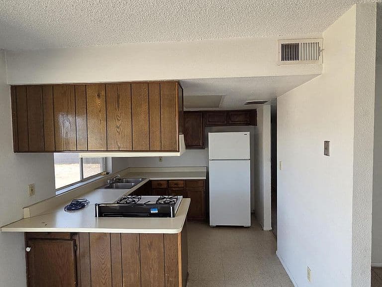 1708 W MICHELLE Drive photo 3