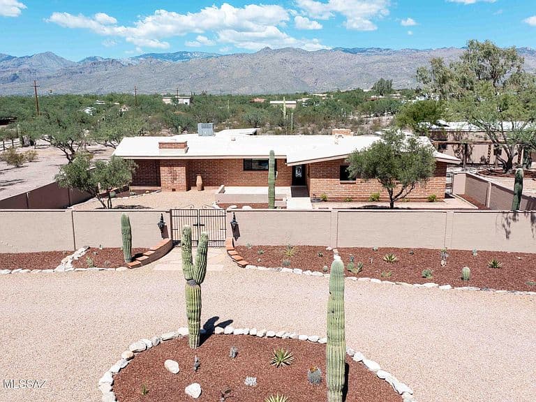 11525 E Tanque Verde Rd photo 1