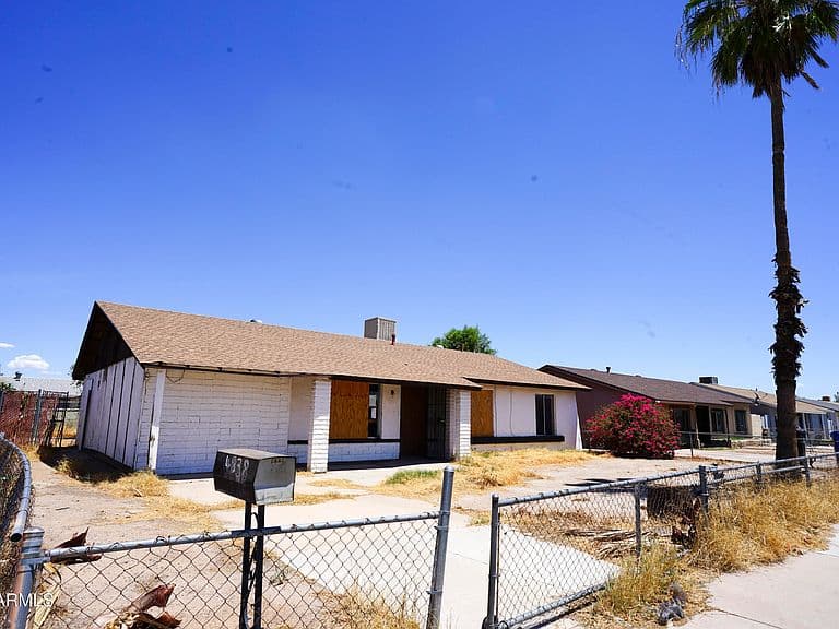 4838 W CORONADO Road photo 1