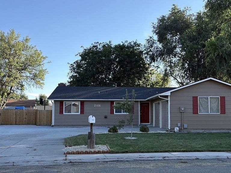 2105 NW 12th St photo 1