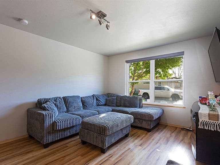 763 Discovery Way photo 4