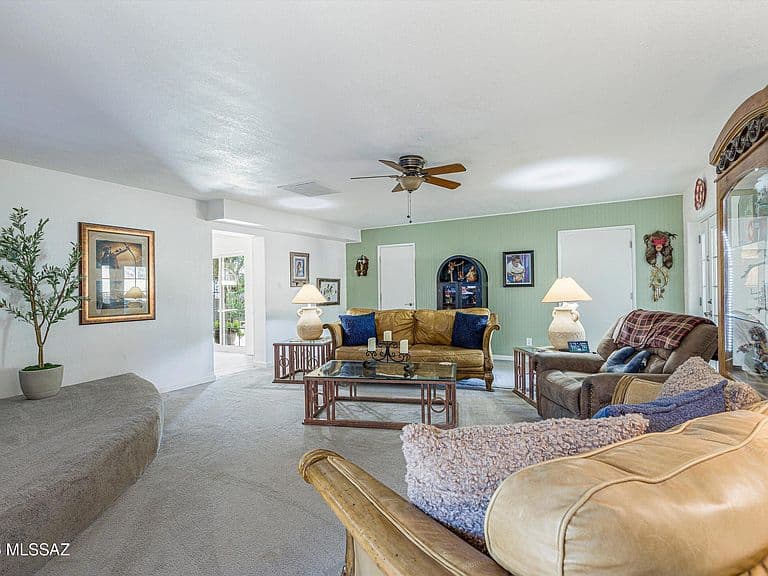 285 N Timberline Dr photo 4
