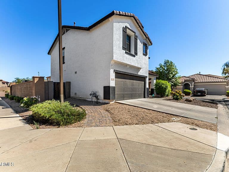 1105 E PARKVIEW Court photo 4