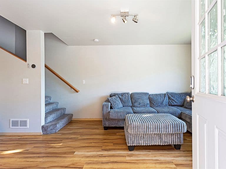 763 Discovery Way photo 3