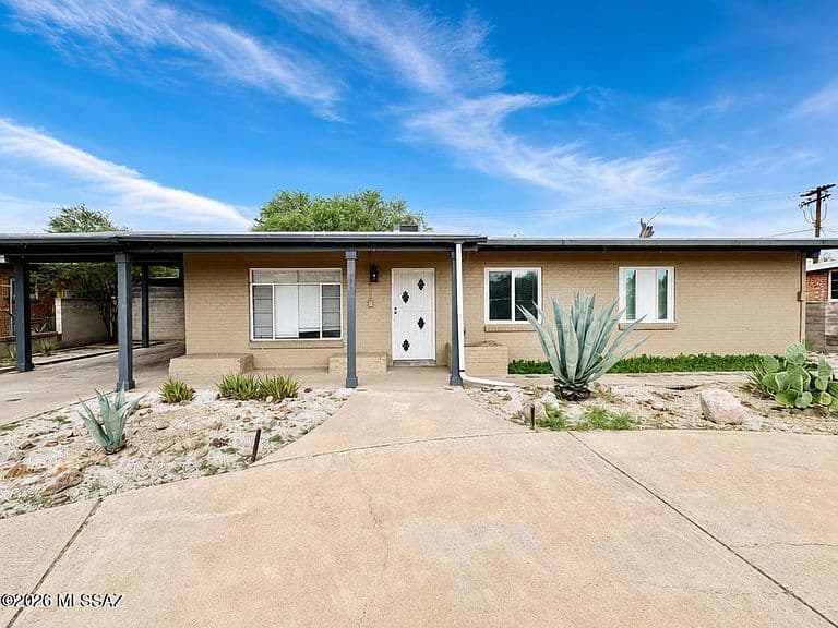 4740 E Melissa St photo 1