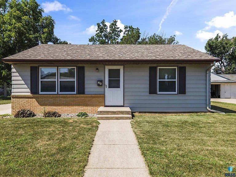 709 N Leadale Ave photo 2