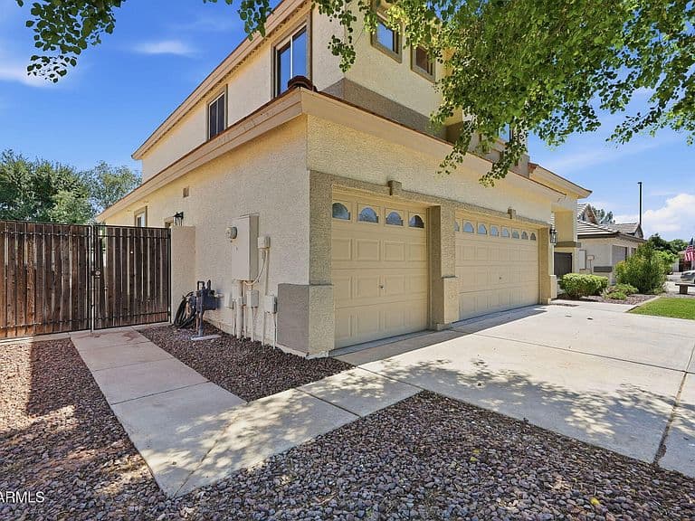 2533 E STOTTLER Drive photo 2
