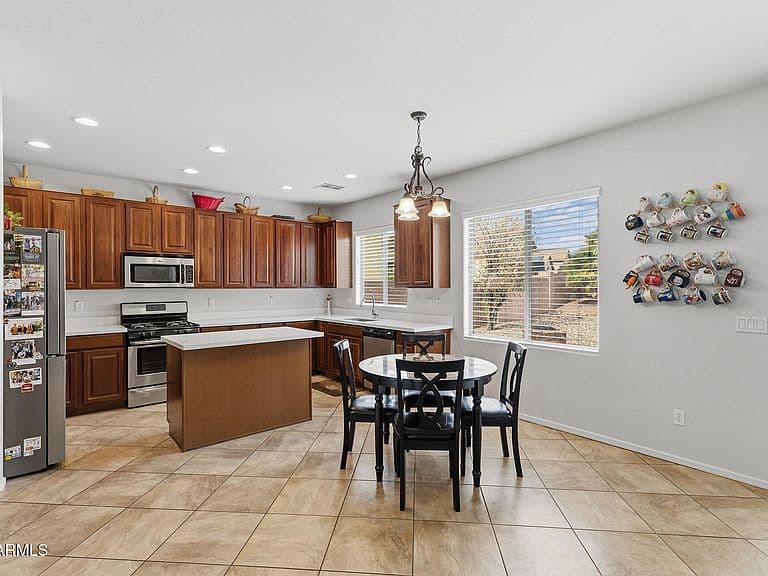 2212 W Blaylock Dr photo 3