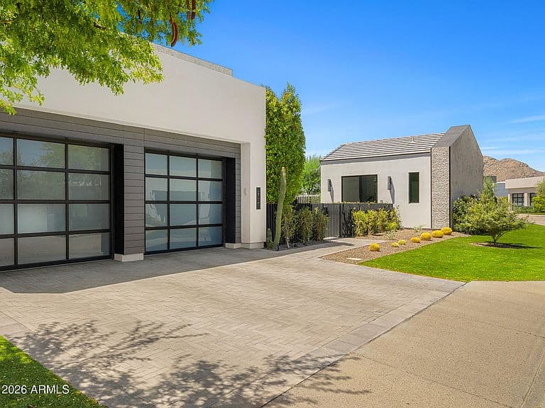 6917 E CACTUS WREN Road photo 2