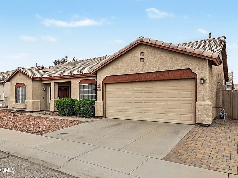 1723 E CONSTITUTION Drive photo 3
