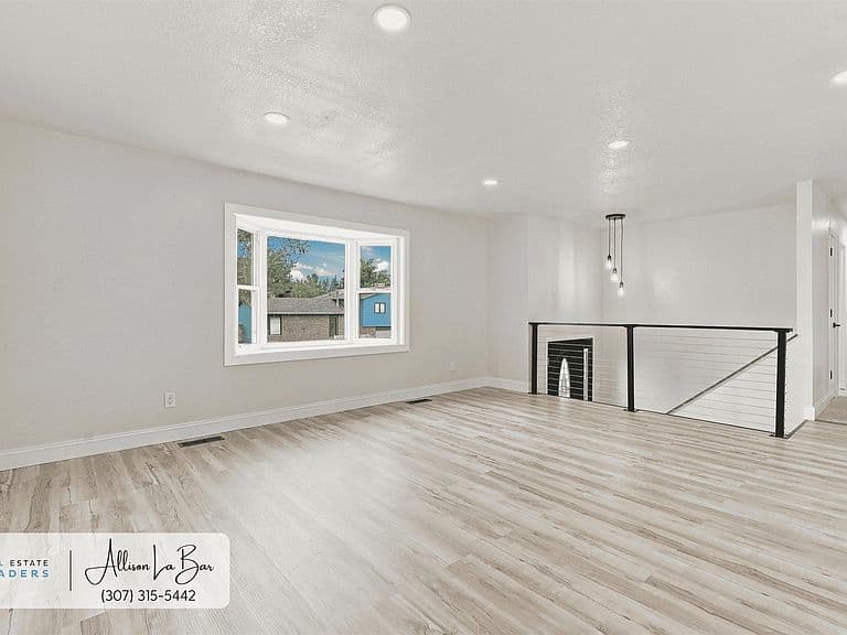 3921 Swanton Ave photo 4
