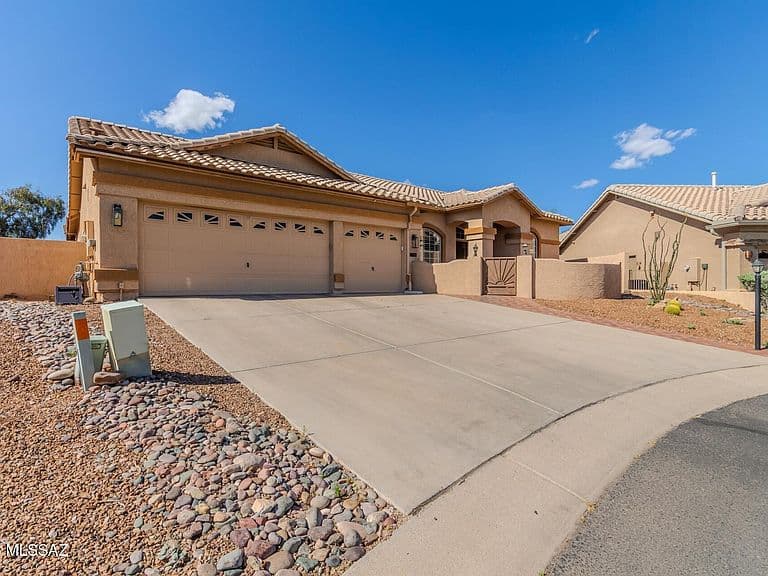 1738 W Lost Moon Ct photo 5