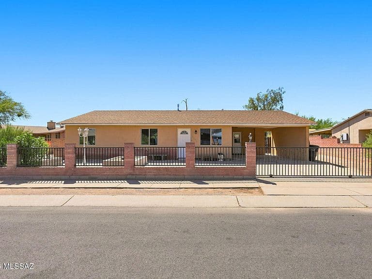 1695 W Calle Guadalajara photo 1