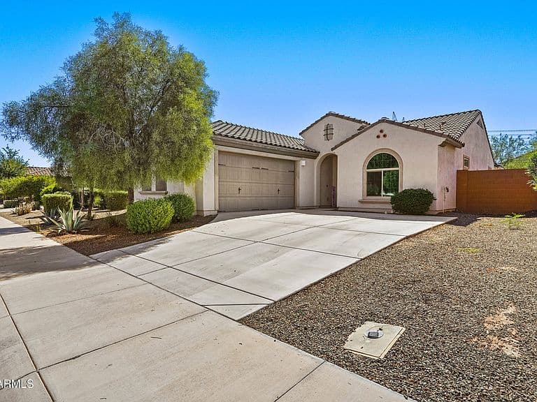 26065 W QUAIL Avenue photo 3