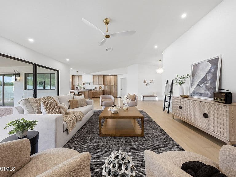 5819 E Redfield Rd photo 3