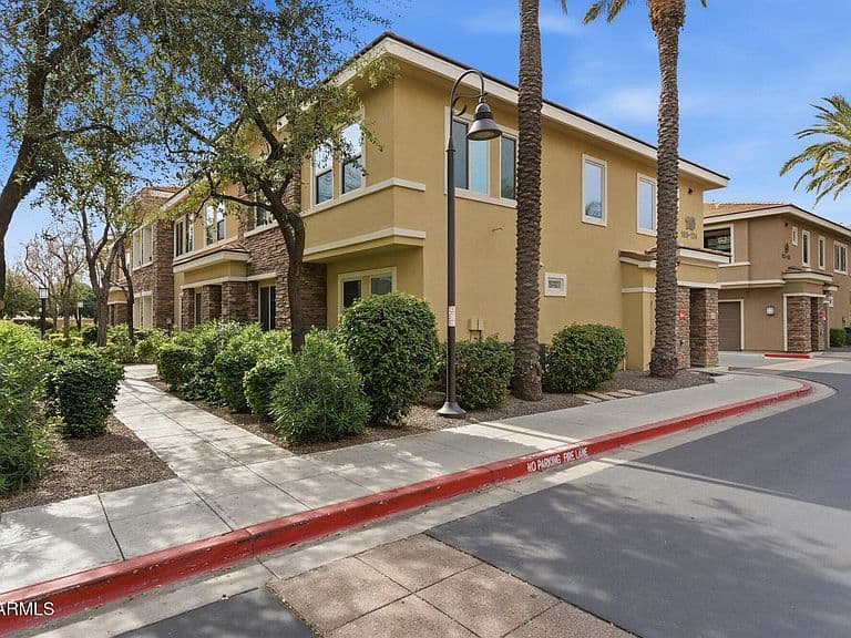 5550 N 16th St APT 171 photo 2