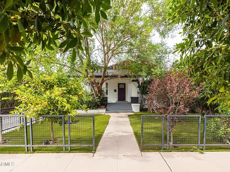 1110 E MCKINLEY Street photo 2