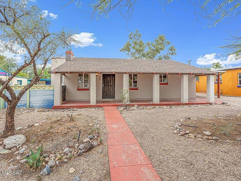2909 E Lester St photo 1