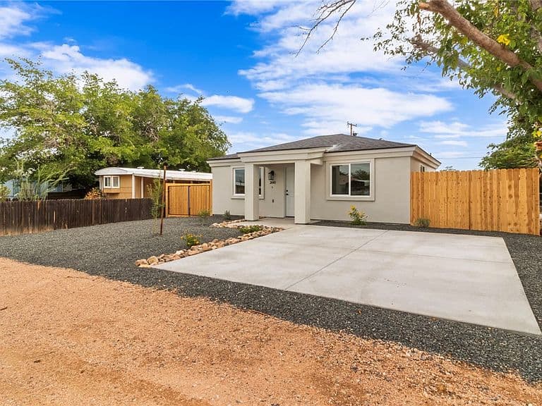 2840 E Ames Avenue photo 4