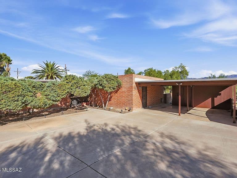 1309 N Bedford Pl photo 4