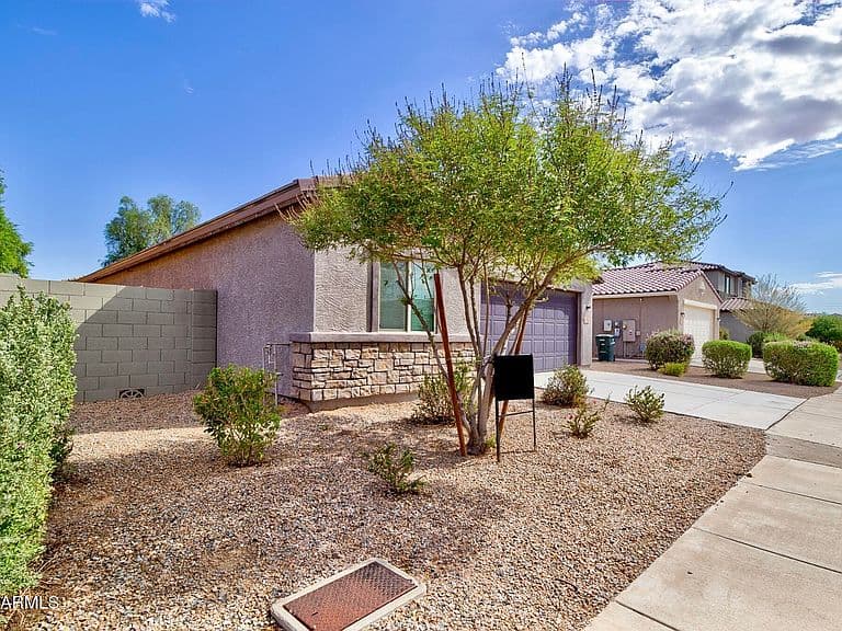 948 E WILEY Way photo 2
