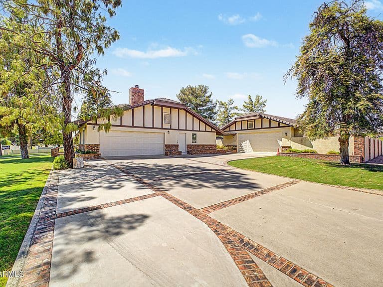 4122 W PARADISE Lane photo 3