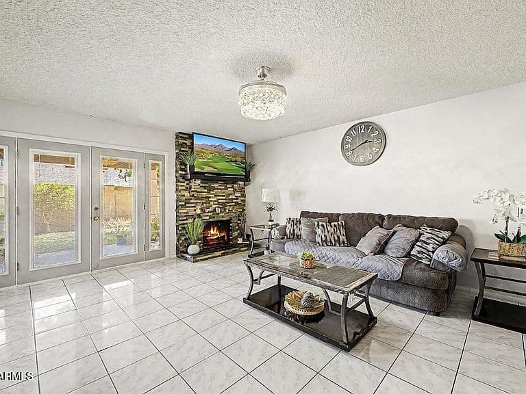 3215 W PARADISE Lane photo 4