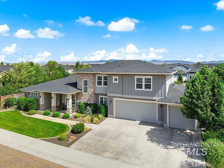 5552 N Asissi Ave photo 1