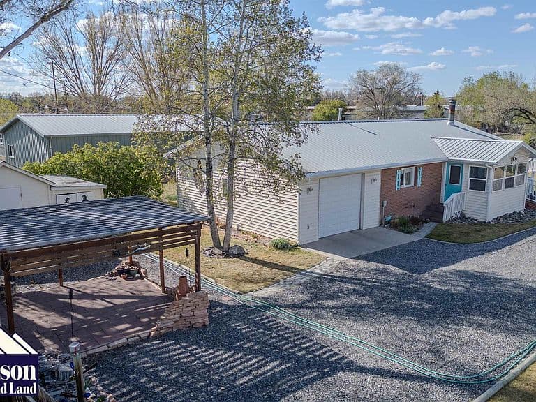 130 E Shoshone Ave photo 3