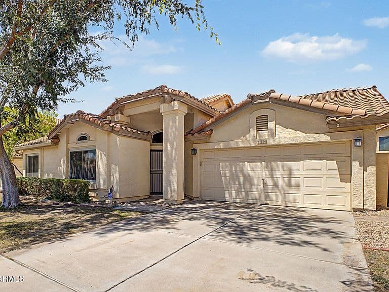 284 W Vera Lane photo 1