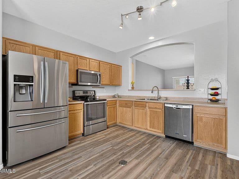 17348 W HILTON Avenue photo 5