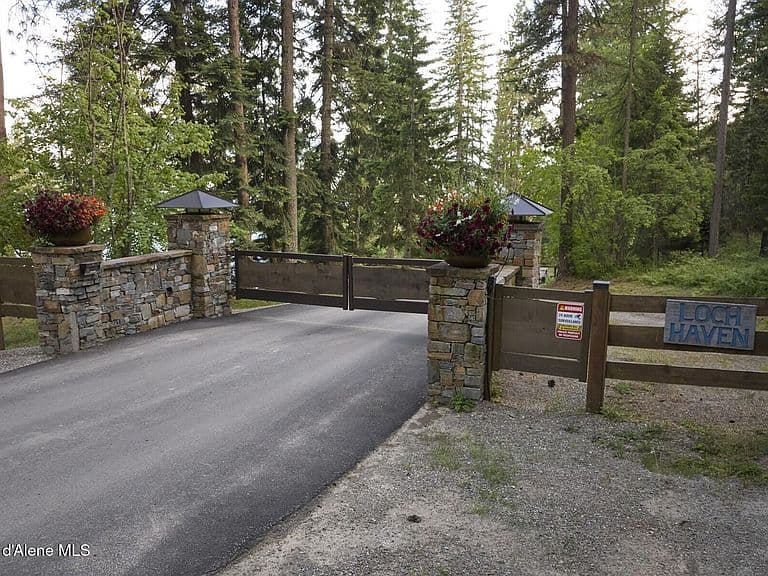 552 Loch Haven photo 2