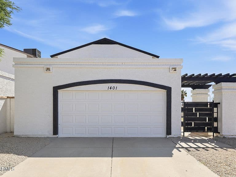 Photo of 1401 E KERRY Lane