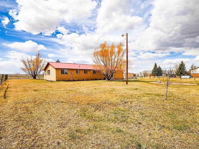 205 Carol Ct N photo 3