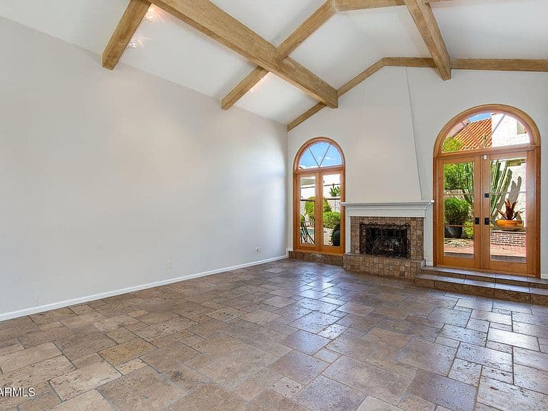 2412 E SOLANO Drive photo 4