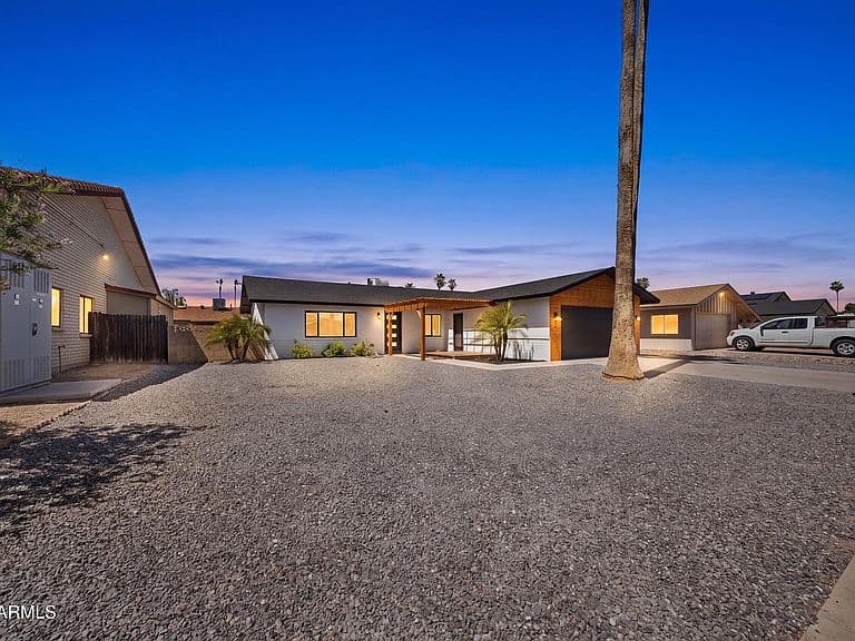 8114 E JACKRABBIT Road photo 4