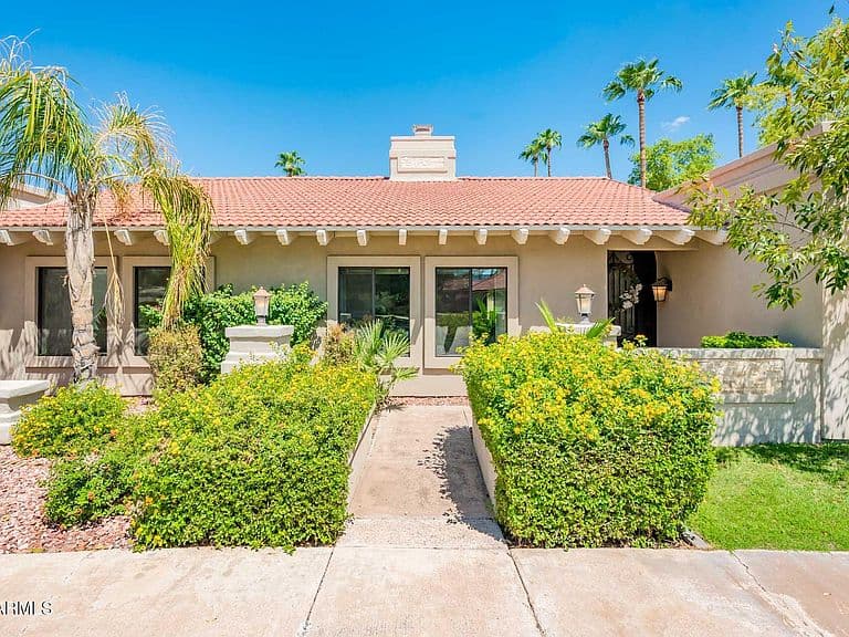 5402 E CHOLLA Street photo 2