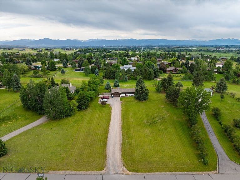 4913 Itana Cir photo 1